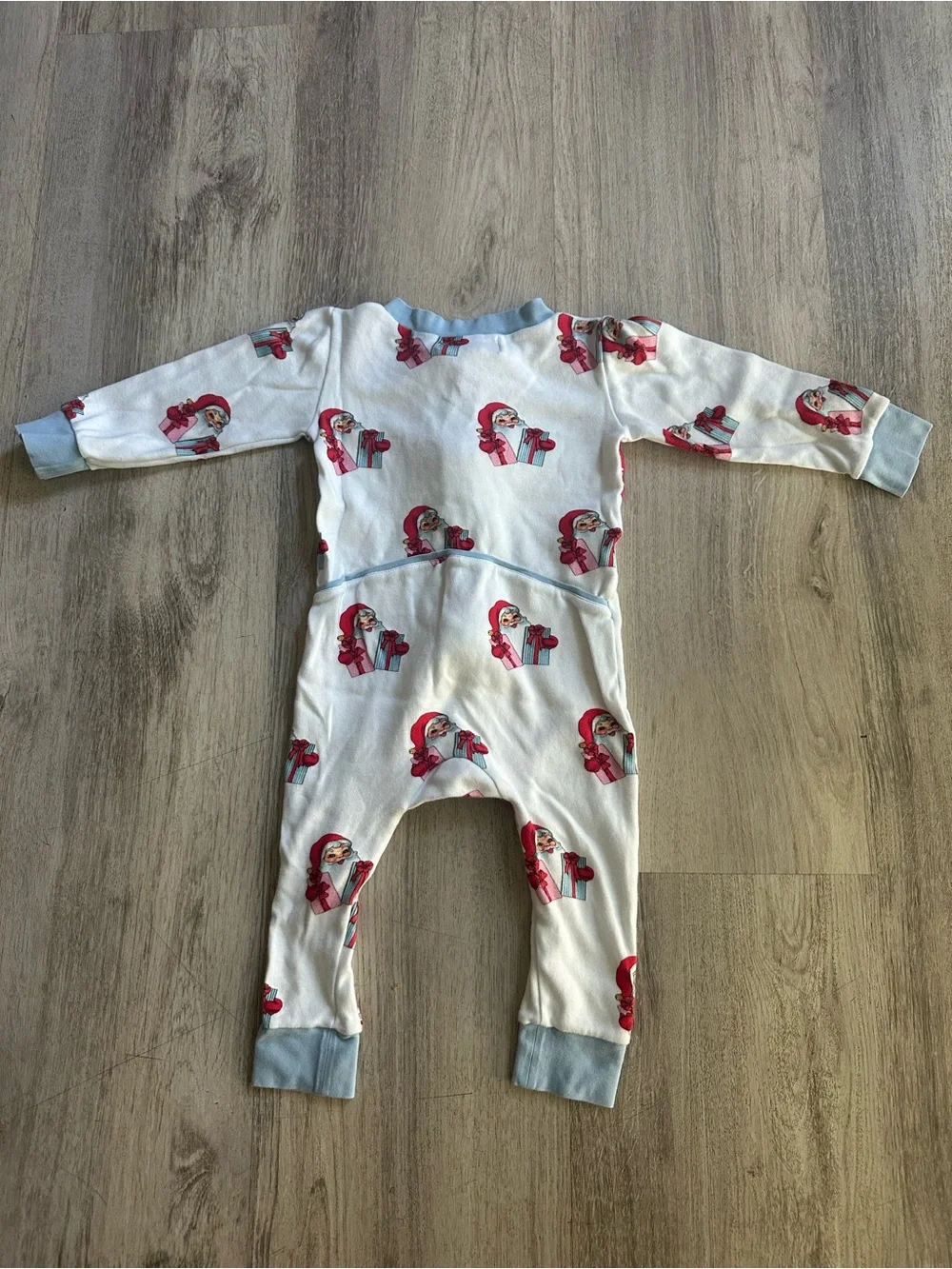 Sal + pimenta Santa Print One-Piece Pajamas with Light Blue Trim